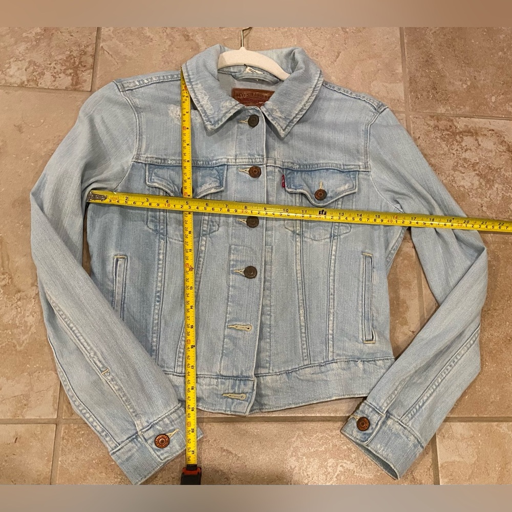 Levi's Classic Light Blue Jean Jacket - Picture 10 of 14